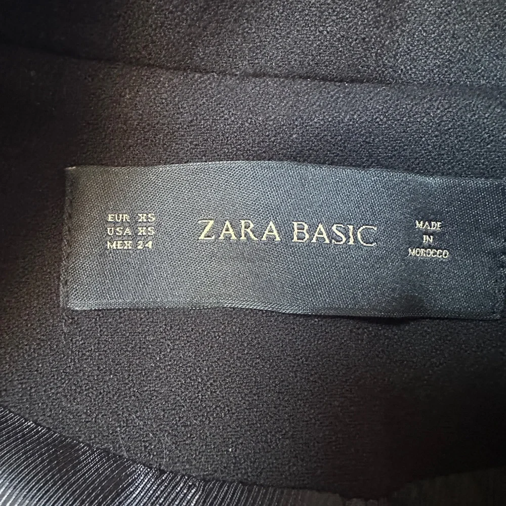Zara Black Tailored Blazer with Cropped Silhouette Sz XS Lined‎